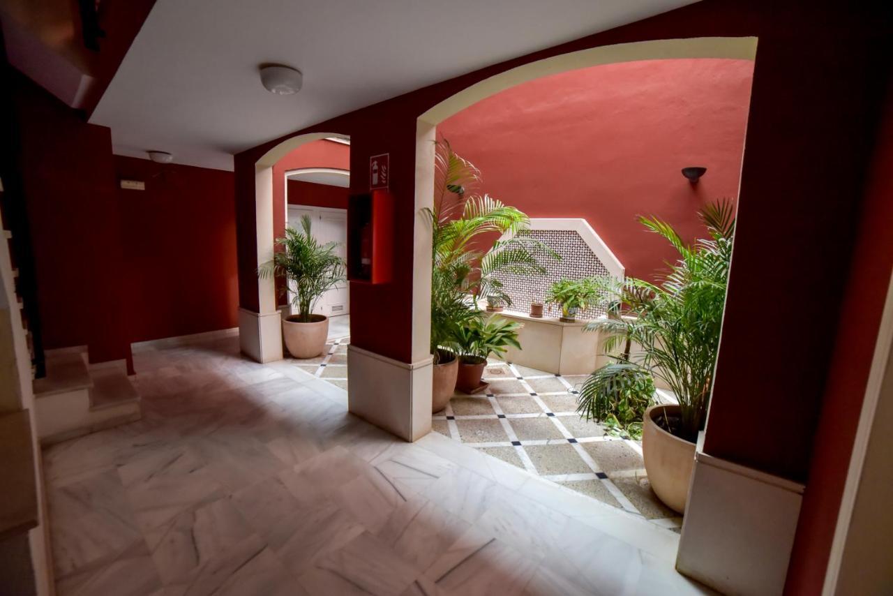 Peace, Pool & Parking At Centre Apartman Sevilla Kültér fotó