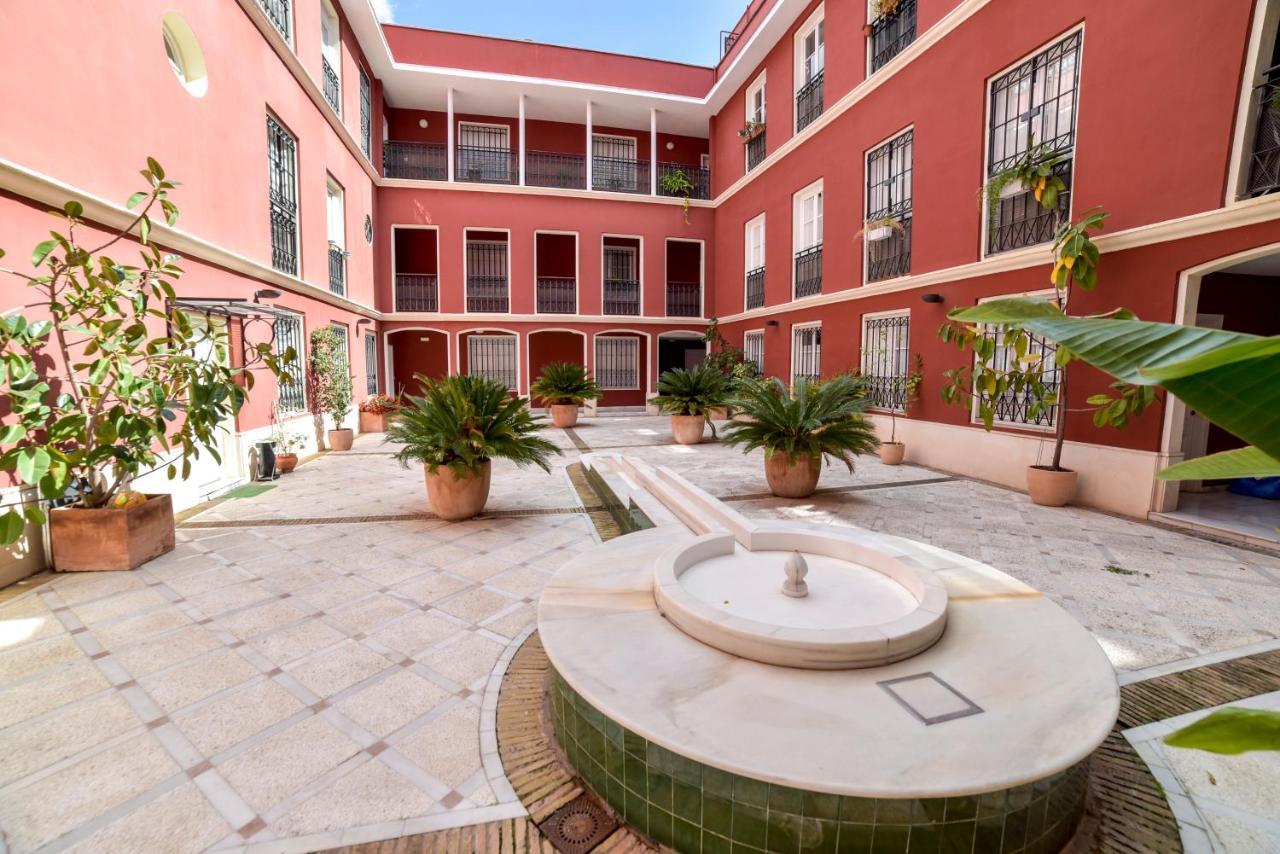 Peace, Pool & Parking At Centre Apartman Sevilla Kültér fotó