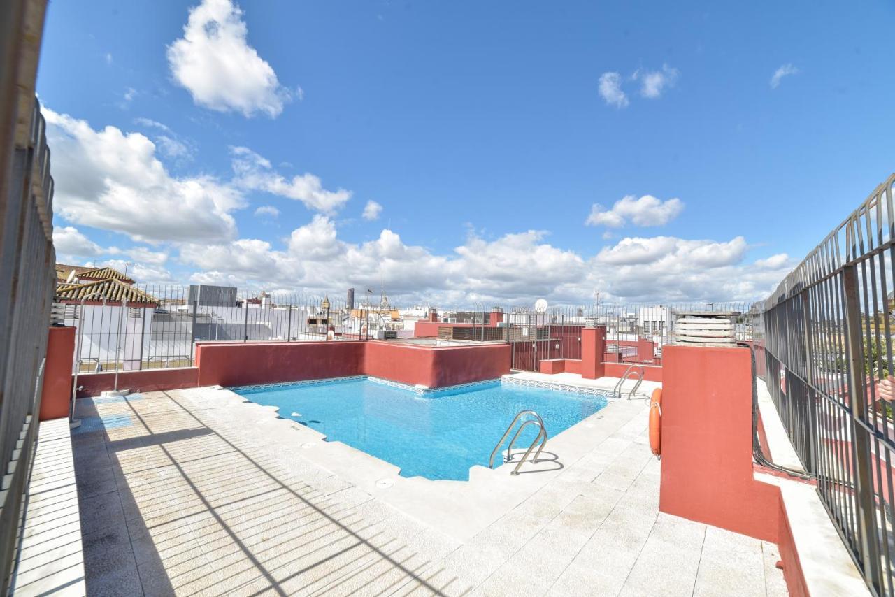 Peace, Pool & Parking At Centre Apartman Sevilla Kültér fotó
